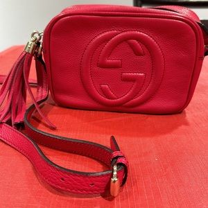 Pink! Gorgeous and rare Used Gucci soho disco crossbody in hot pink